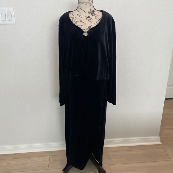 Fashion Bug Dresses & Skirts - Fashion Bug Black Velvet Maxi Dress BLazerSet Plus Size‎ XL